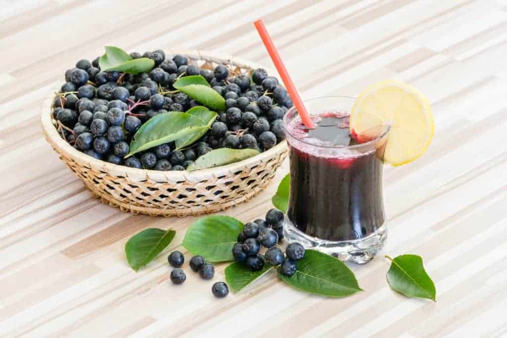 Suc Natural de Aronia: Inca 5 Motive sa-l Incluzi in Dieta Zilnica