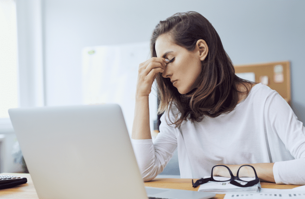 4 plante & nutrienți care alungă stresul și calmează mintea