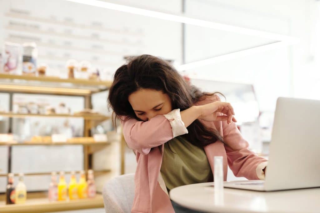 Rinita – definiție, clasificare și cauze. Sfaturi pentru ameliorarea și prevenirea simptomelor asociate cu diversele tipuri de rinită
