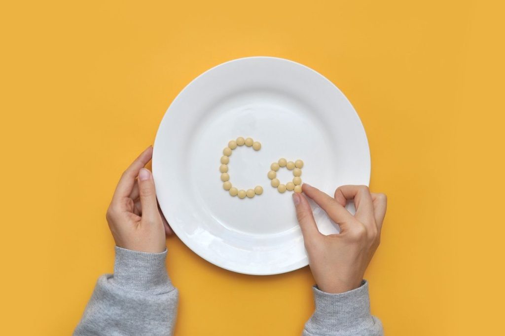 Alimente bogate în calciu: fructe, legume și alte surse esențiale pentru sănătatea oaselor și nu numai
