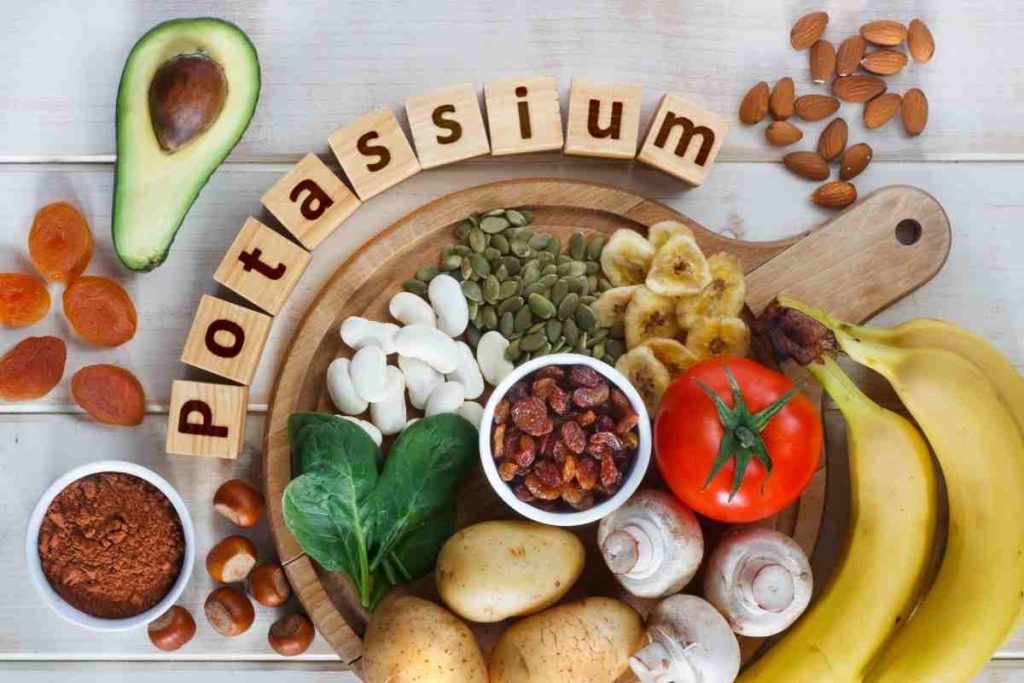 Alimente bogate în potasiu: fructe, legume și surse cu conținut crescut de potasiu, esențiale pentru sănătate