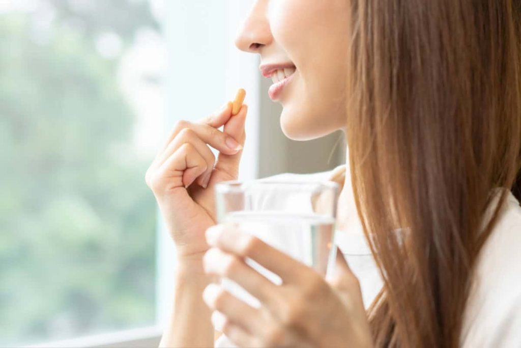 Când se ia vitamina C, dimineața sau seara?