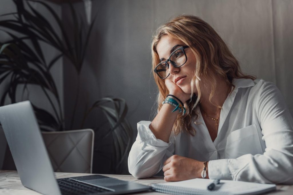 Totul despre lipsa de motivație: cauze, efecte și soluții pentru procrastinare