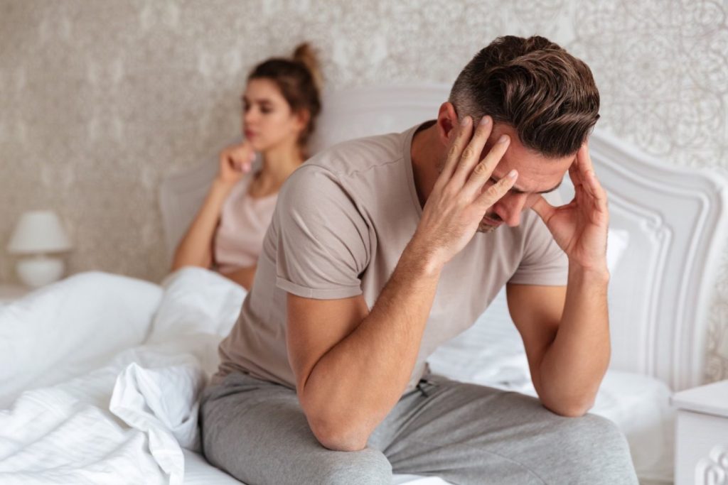 Problemele sexuale la bărbați – de ce apar, cum se clasifică și opțiuni de tratament pentru ejacularea precoce și alte disfuncții
