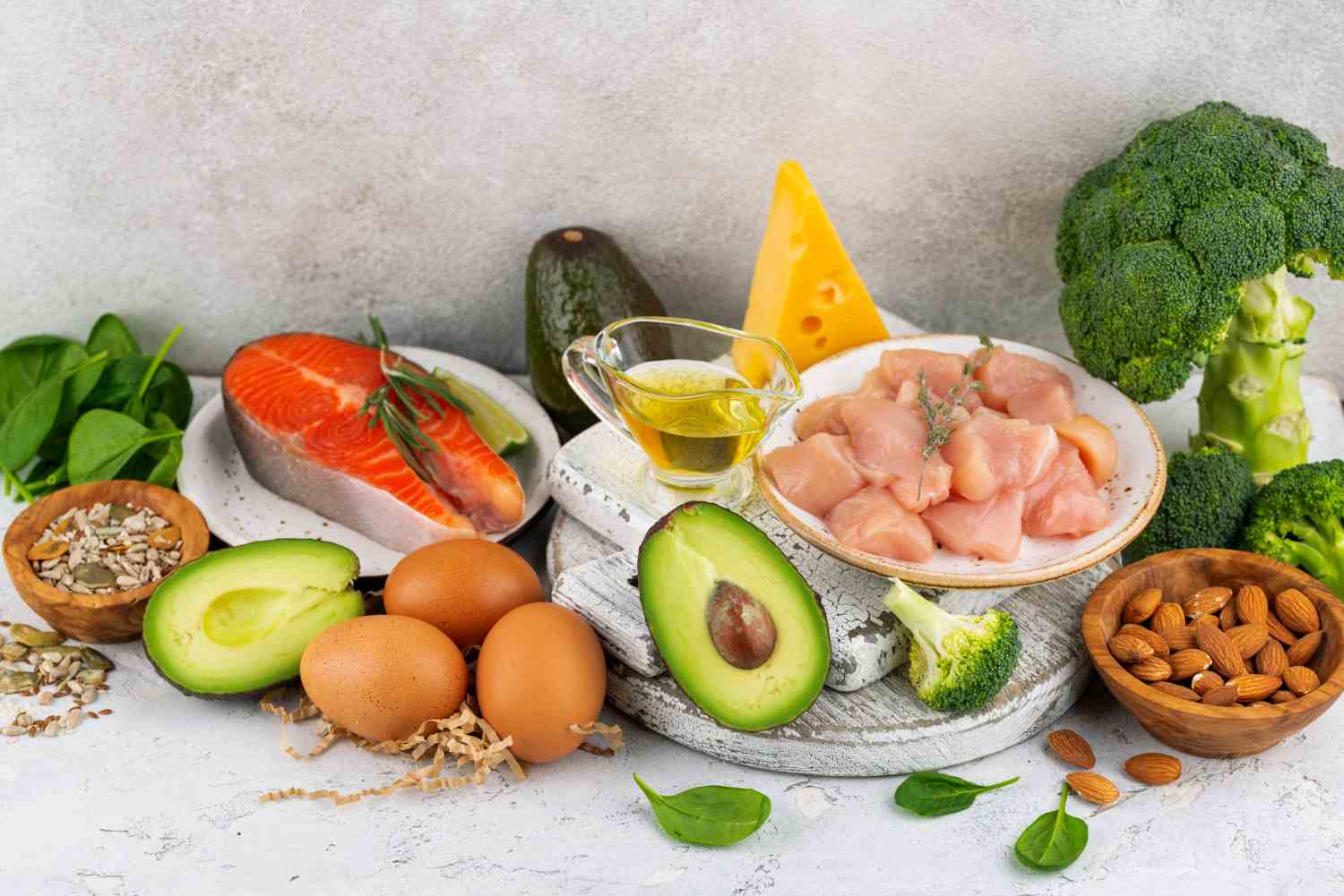 1. dieta fara carbohidrati avocado, oua, legume