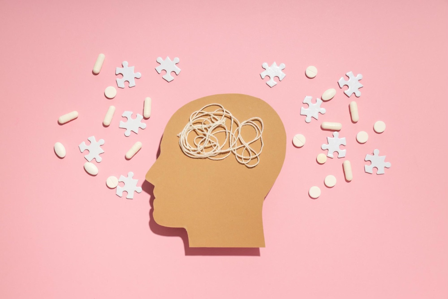 Care sunt cele mai recomandate suplimente pentru memorie (colaj pe tema neuroplasticitatii, conceptul de ceata mintala, suplimente pentru memorie)