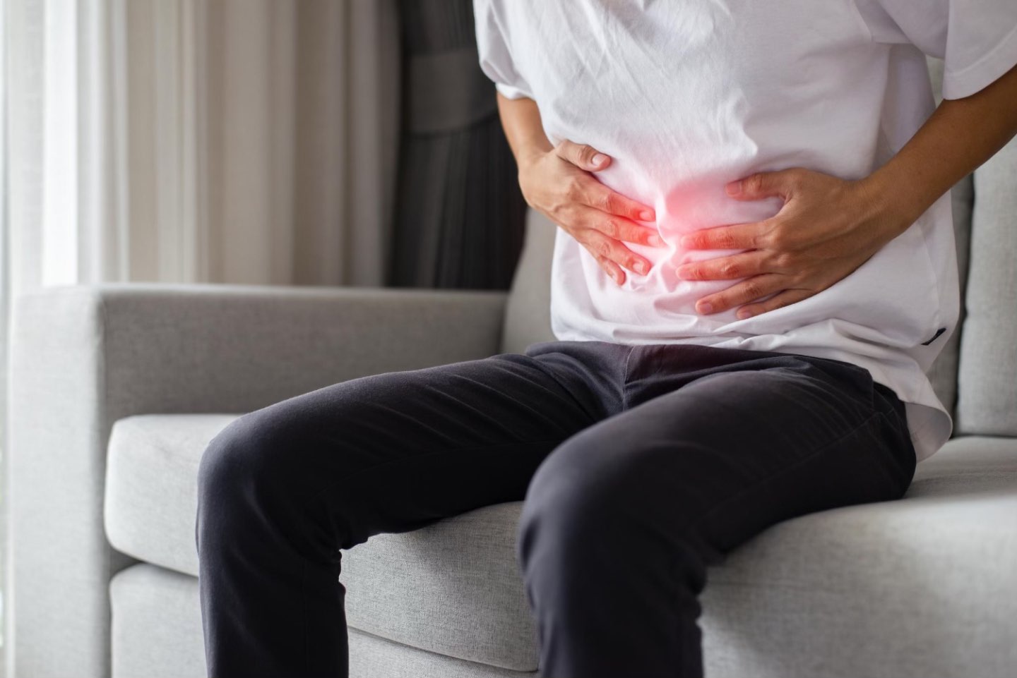 Volvulus (barbat care resimte disconfort in zona abdominala, durere intensa, balonare)