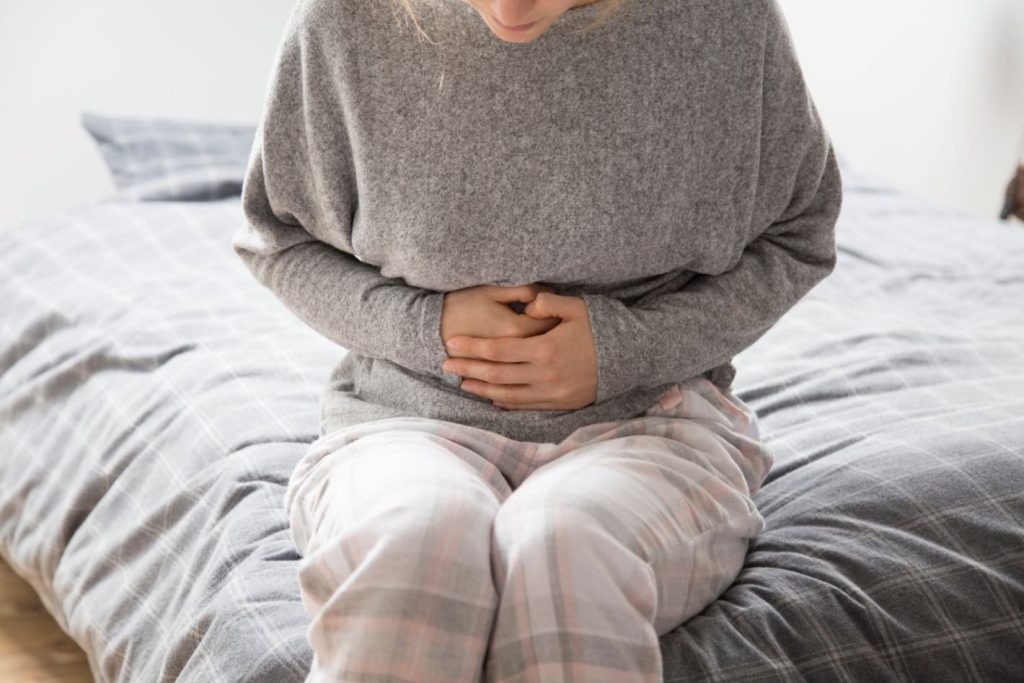 4. Complicatiile si riscurile pentru sanatate (femeie care nu se simte bine, probleme digestive, indigestie)