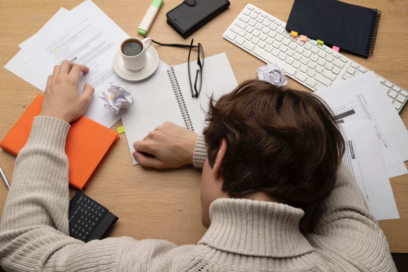 Procrastinare (student care amana invatatul, materiale pentru examene, sesiune)