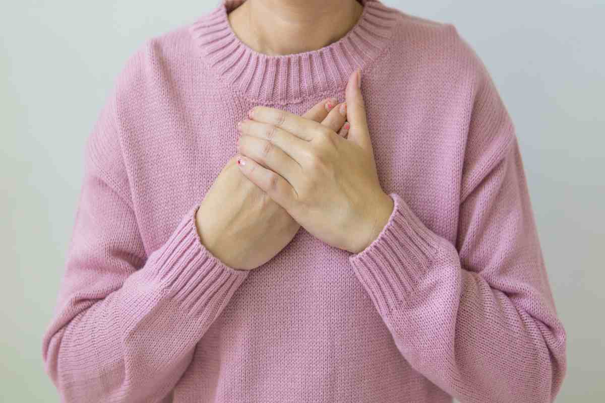 1. Hipertensiunea arteriala de grad 3 simptome, tratament, prevenirea crizei hipertensive si cum sa o gestionezi corect Persoana cu simpome de hipertensiune arteriala