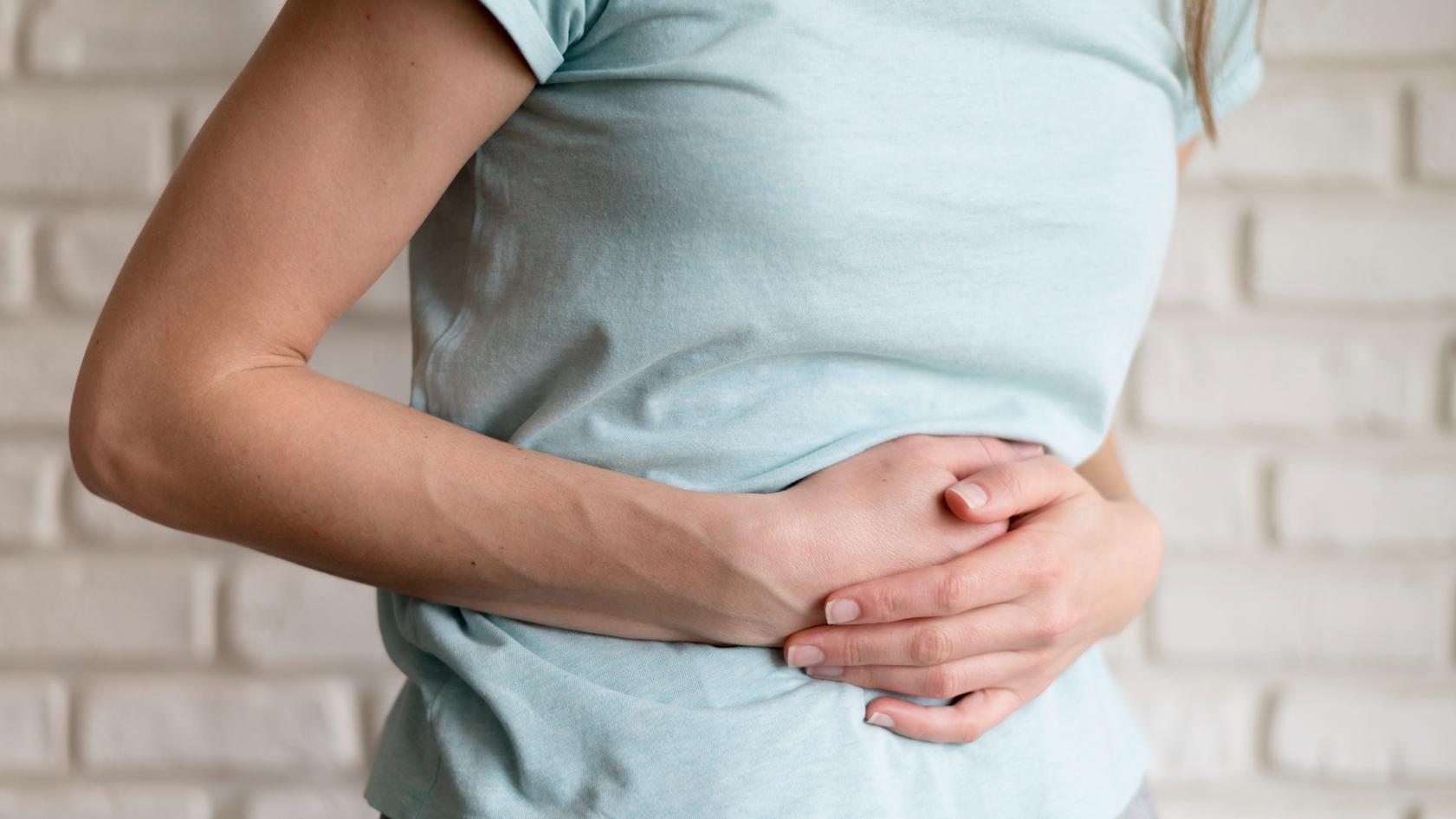 1. Balonare la menstruatie femeie, tricou