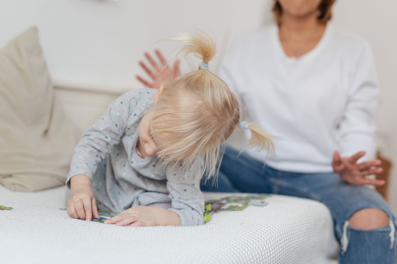 Burnout parental Semne, factori de risc, cum afecteaza burnout ul parental copiii si impactul epuizarii parentale asupra familiei