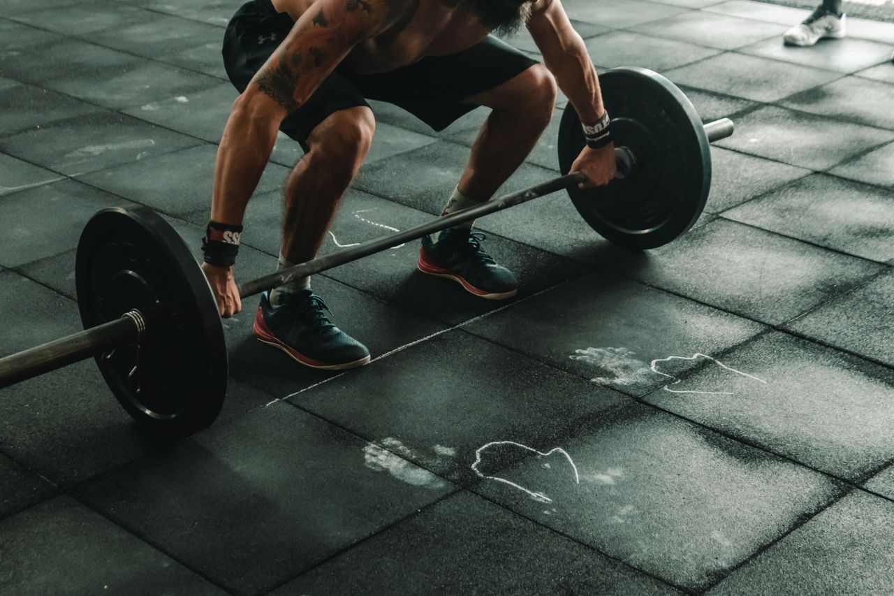 Creatina in antrenamente CrossFit si HIIT cum sustine efortul intens