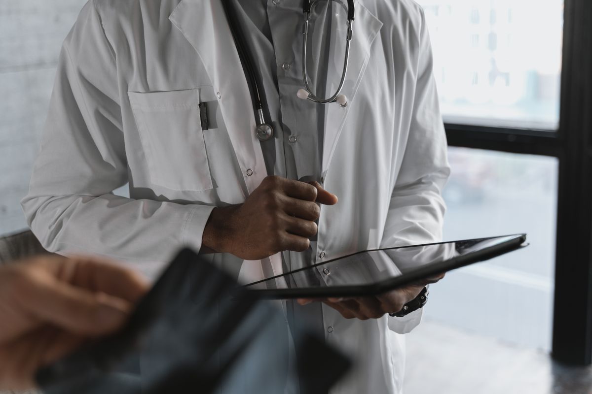 Fractura de penis (medic care discuta cu pacientul sau, radiografie cu zona penisului, plan de tratament)