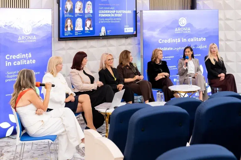 Invitată vorbind publicului în panelul de leadership feminin din Cluj