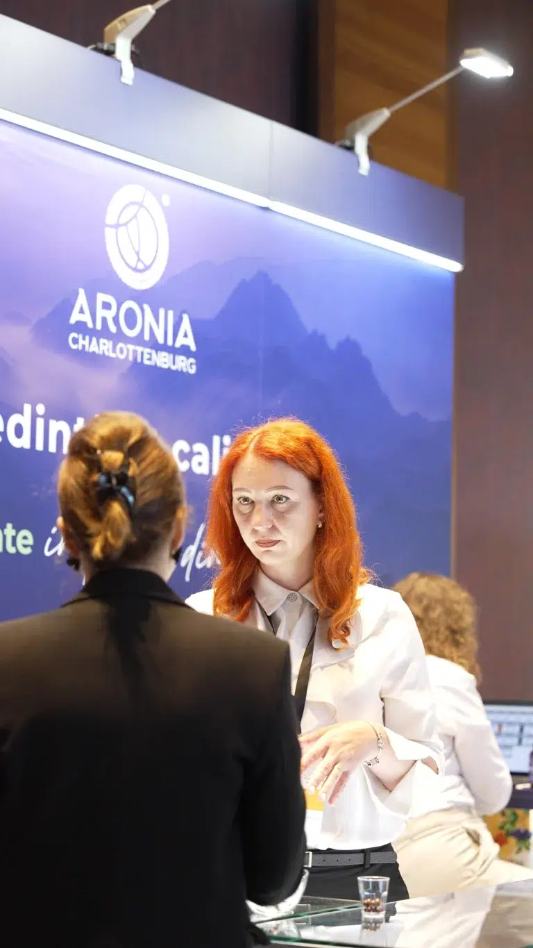 Vizitatori la standul Aronia Charlottenburg, conferința Business Days Timișoara 2026
