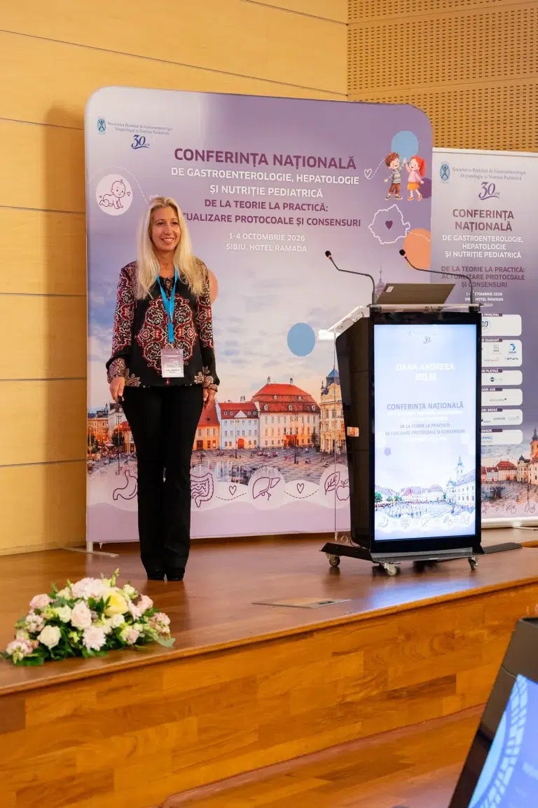 Speaker pe scena simpozionului Aronia, Congresul de Nutriție Pediatrică, Sibiu