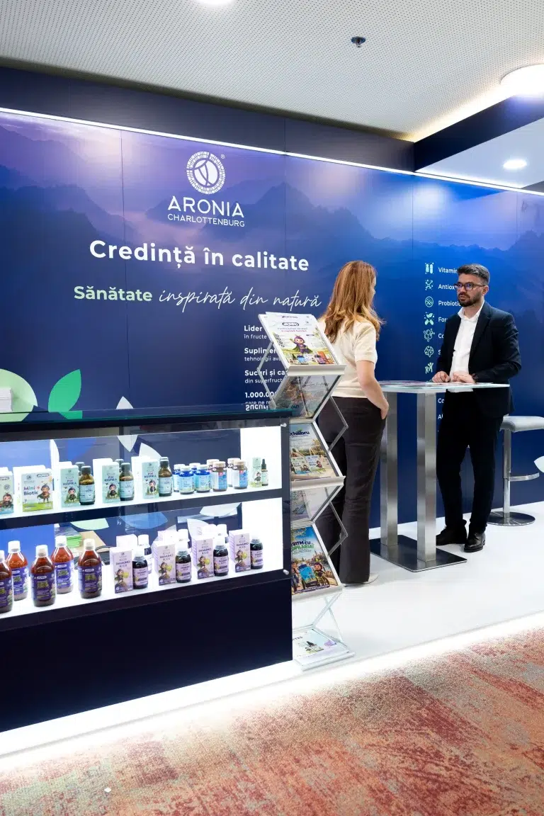 Standul Aronia Charlottenburg cu produsele expuse la congresul de pediatrie din Sibiu