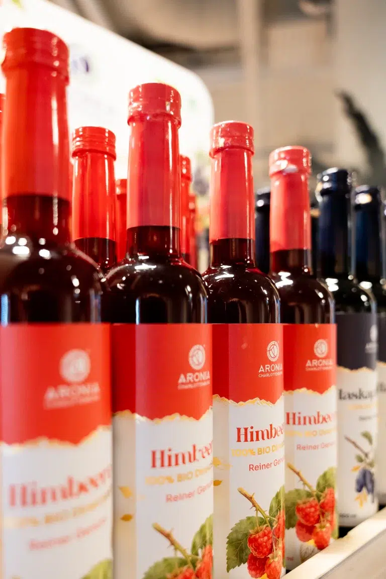 Raft cu sucuri BIO de zmeură Aronia Charlottenburg la degustarea din München
