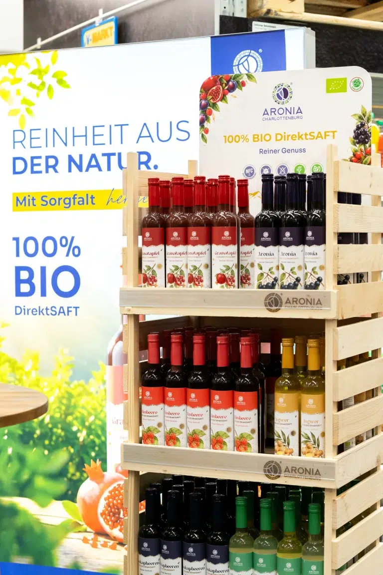 Standul Aronia Charlottenburg lângă indicatorul V-Markt, degustare München 2026