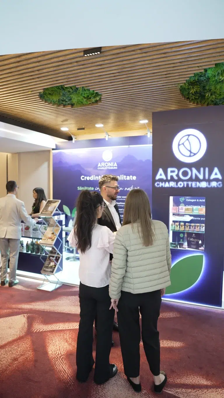 Discuții cu vizitatorii standului Aronia Charlottenburg, Fitoterapie Iași 2026